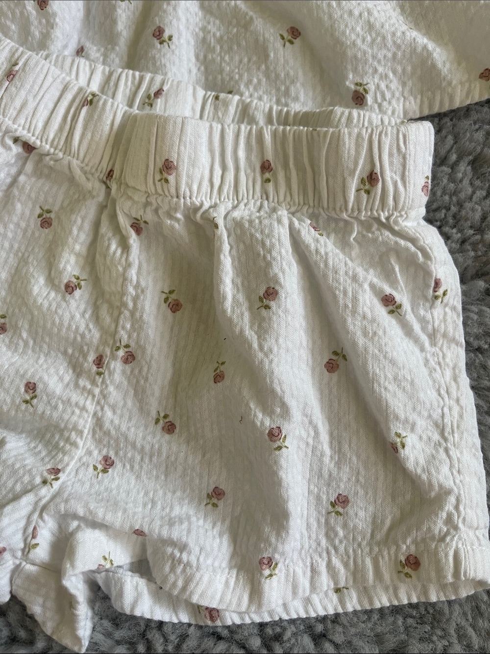 H&M Cream Two-Piece Floral Ruffle Collar Set - Picture 3 of 6